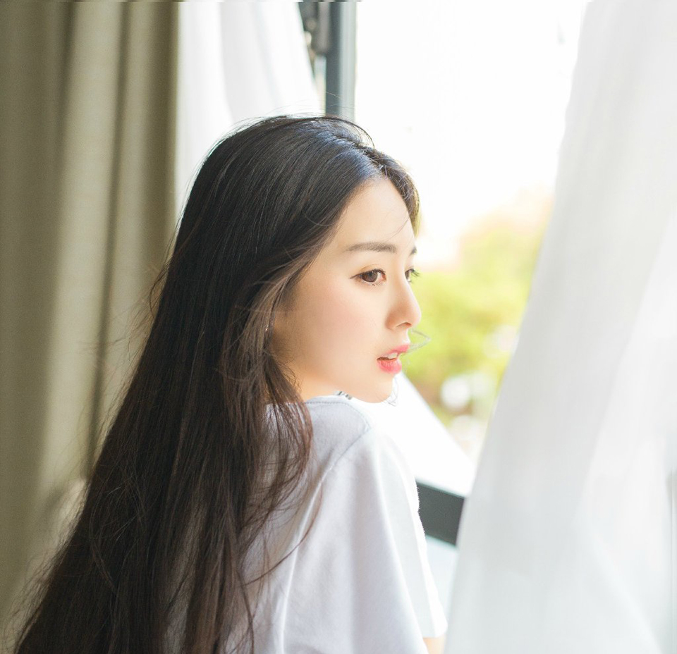 诸葛亮点了点头，没有再唉声叹气，他身上承载着太多的东西，事情既然已经到了这个地步，继续叹息也于事无补，现在要想的是解决办法。